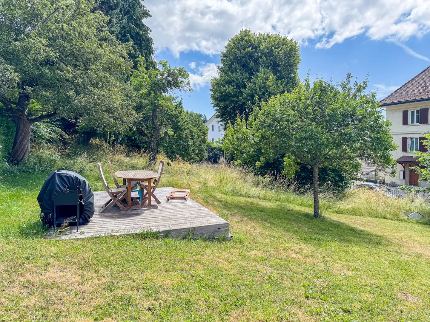 Mietshaus mit 6 Wohnungen und großem Garten Im Herzen des Dorfes - Foto 6 von 10
