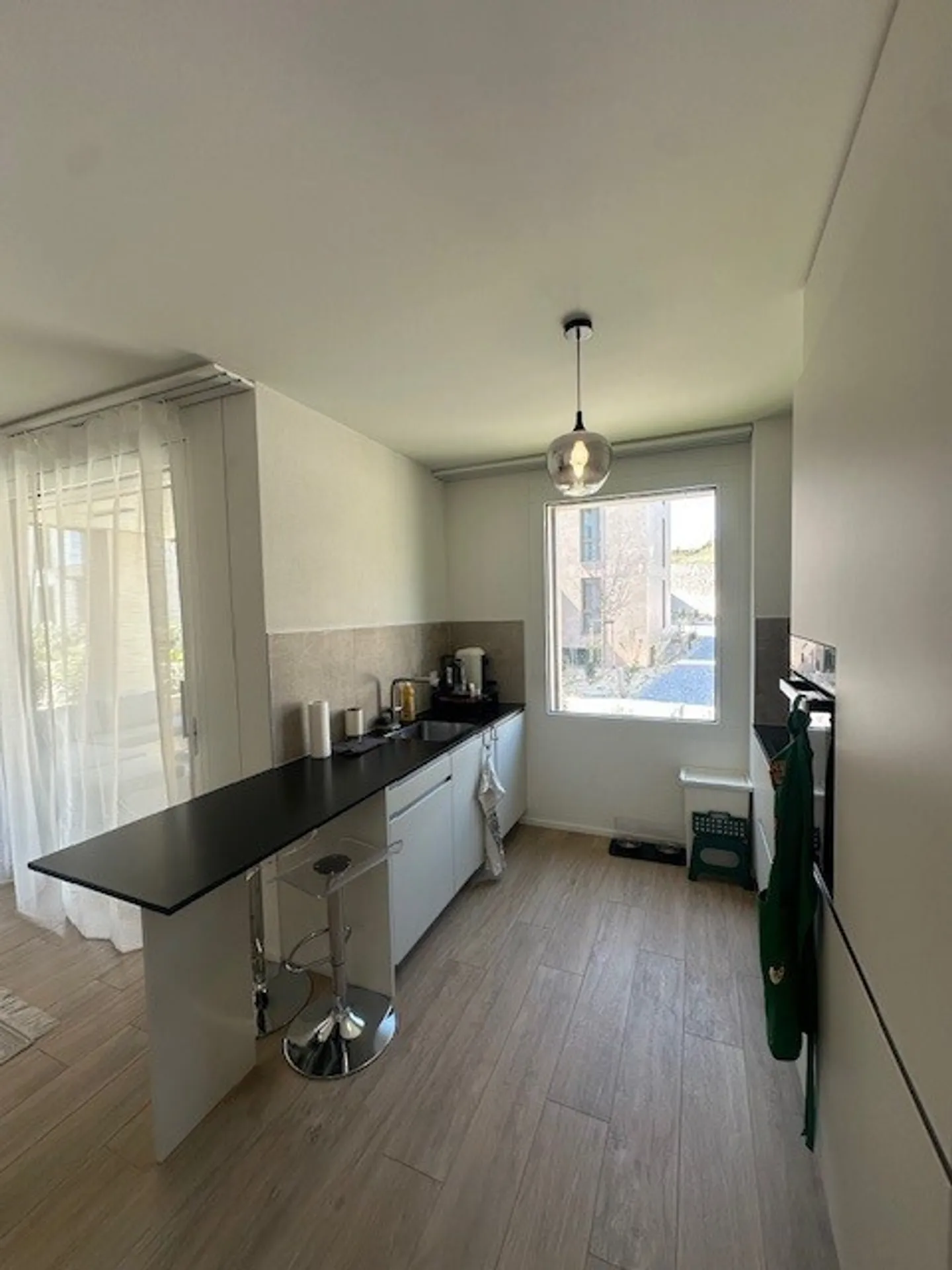 Modern Apartment in Quiet Area - Photo 3 of 7