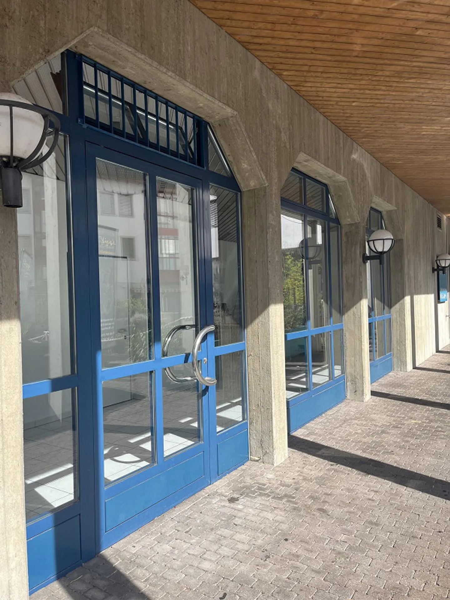 Shop for rent in a central location in Neuhausen - Photo 2 of 4