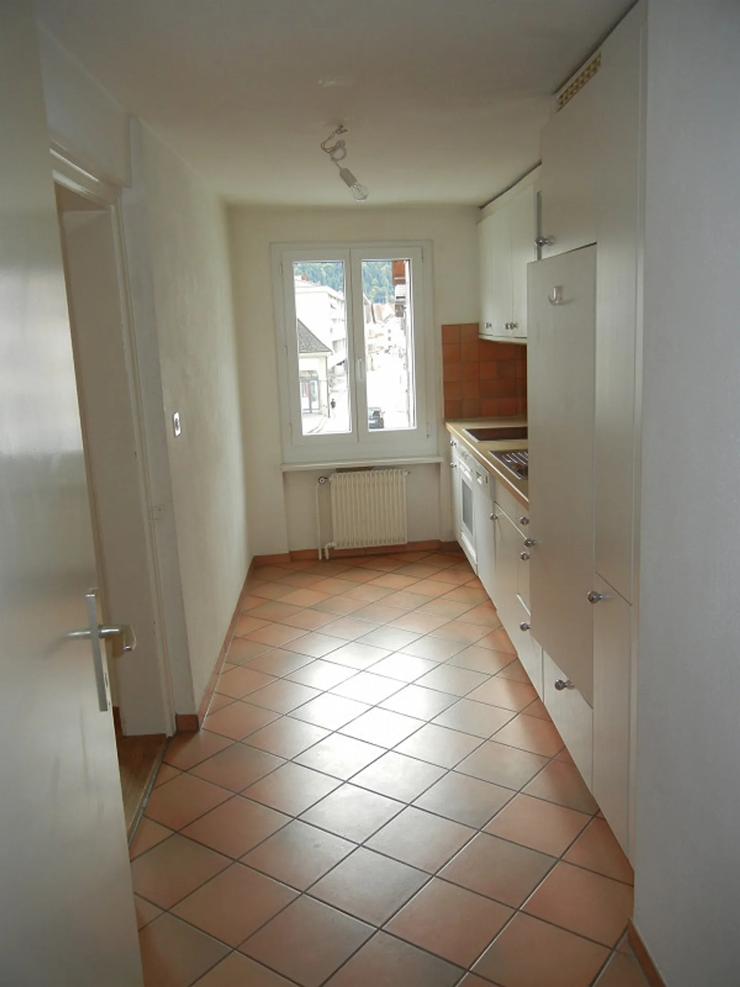 Renovated, large + bright 3 1/2 room apartment - Photo 7 of 14