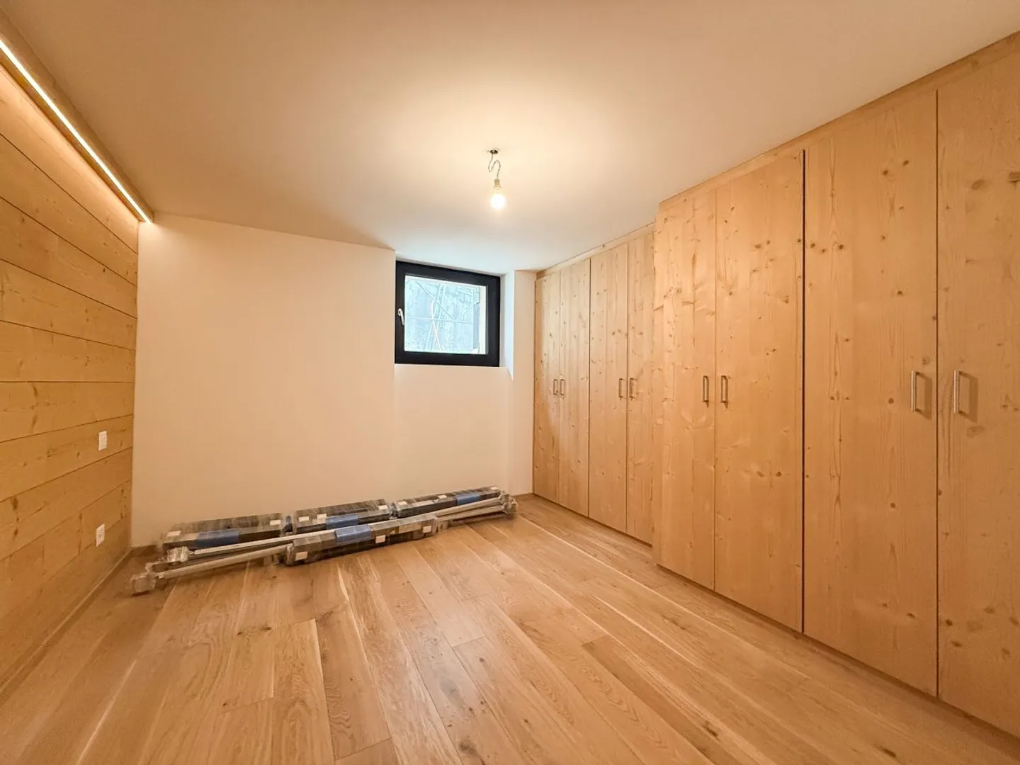 Magnificent 2.5 rooms new in the center - Covered parking space - Photo 5 of 7