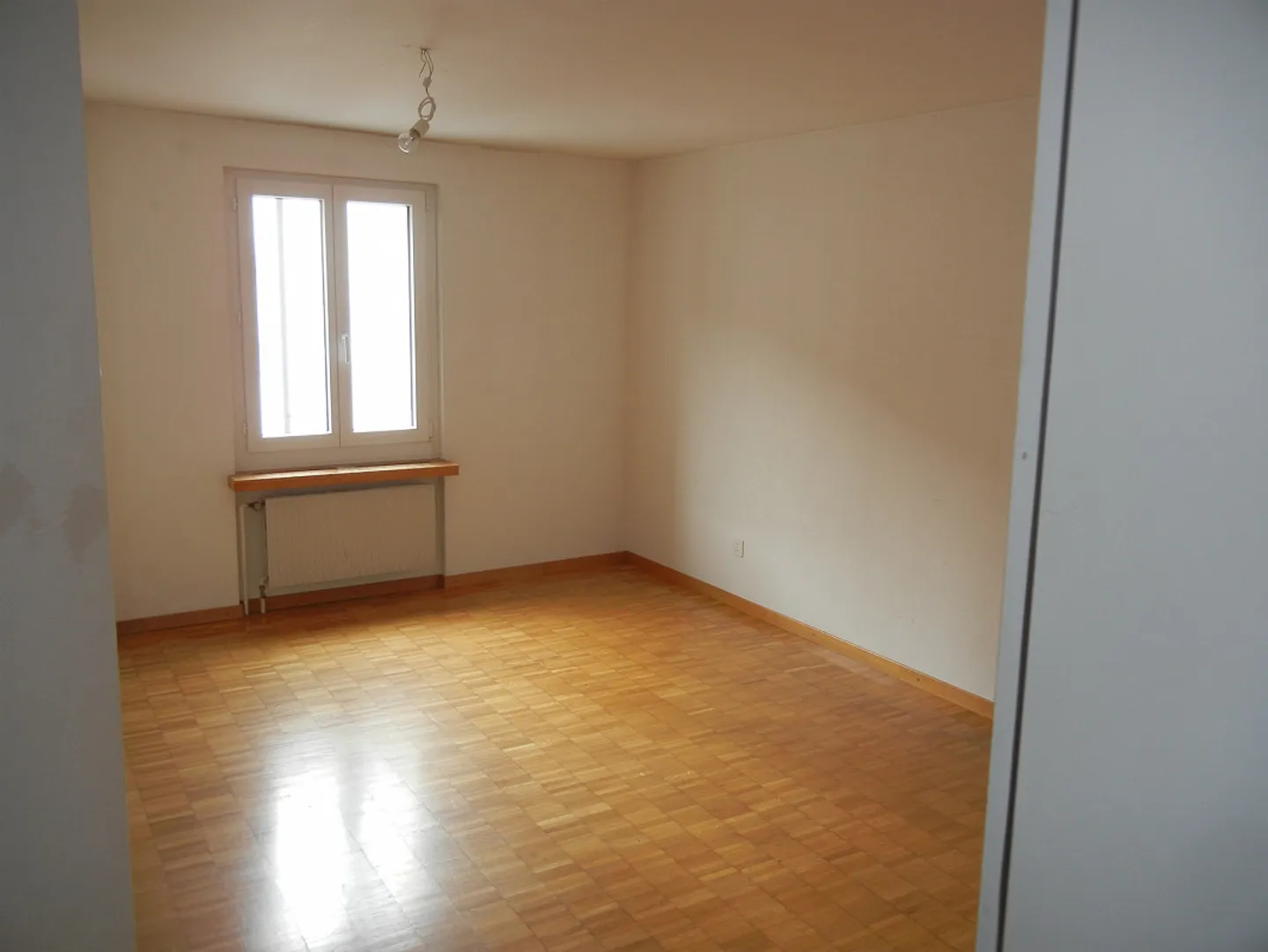 Renovated, large + bright 3 1/2 room apartment - Photo 9 of 14