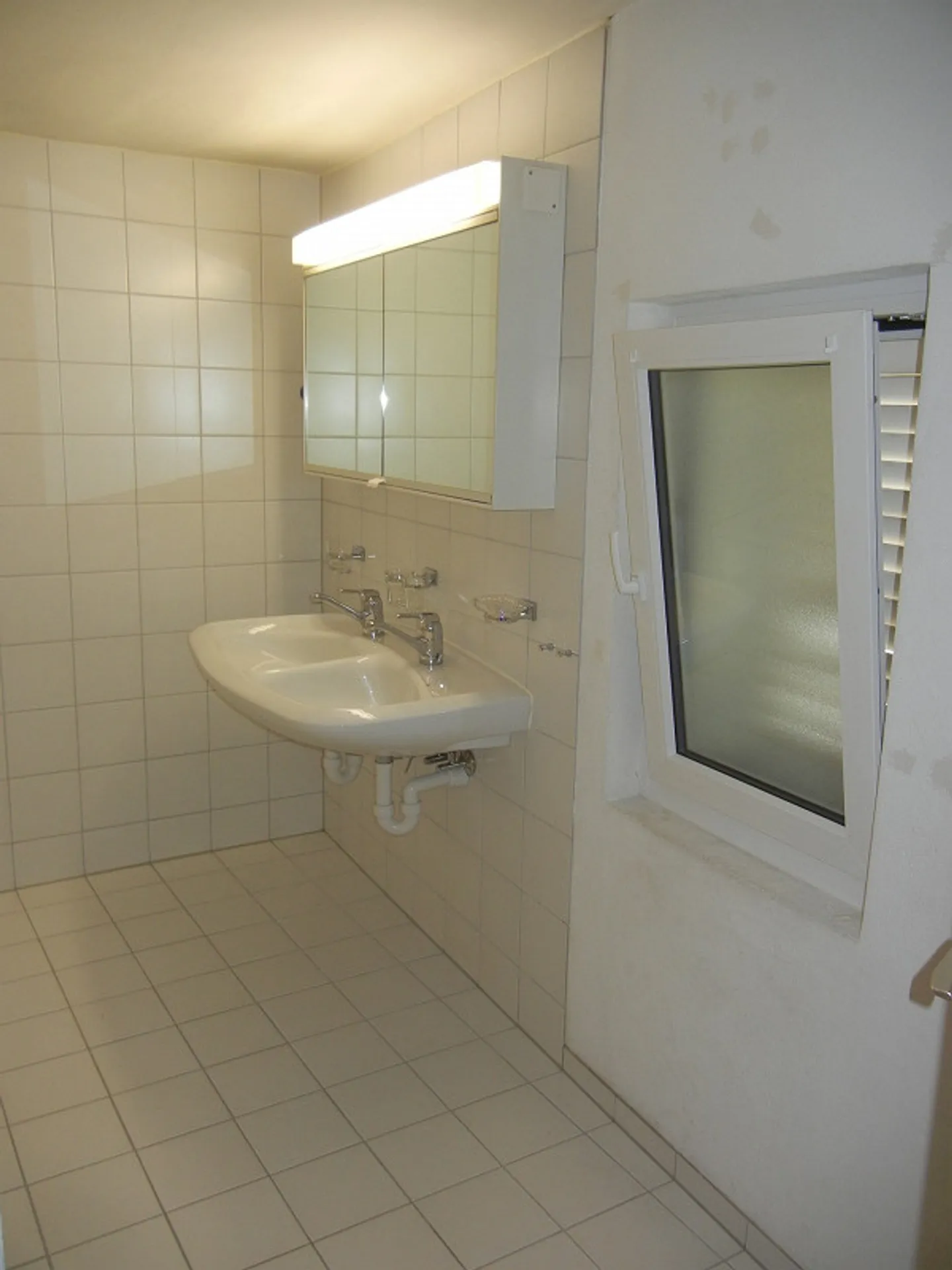 Renovated, large + bright 3 1/2 room apartment - Photo 10 of 14