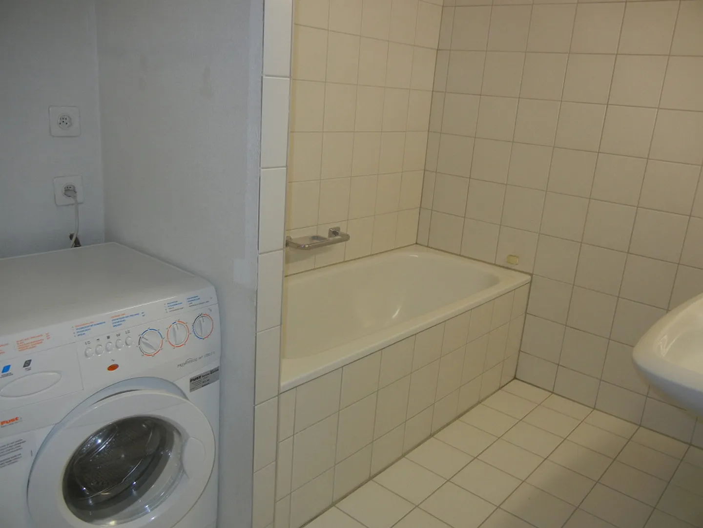 Renovated, large + bright 3 1/2 room apartment - Photo 11 of 14