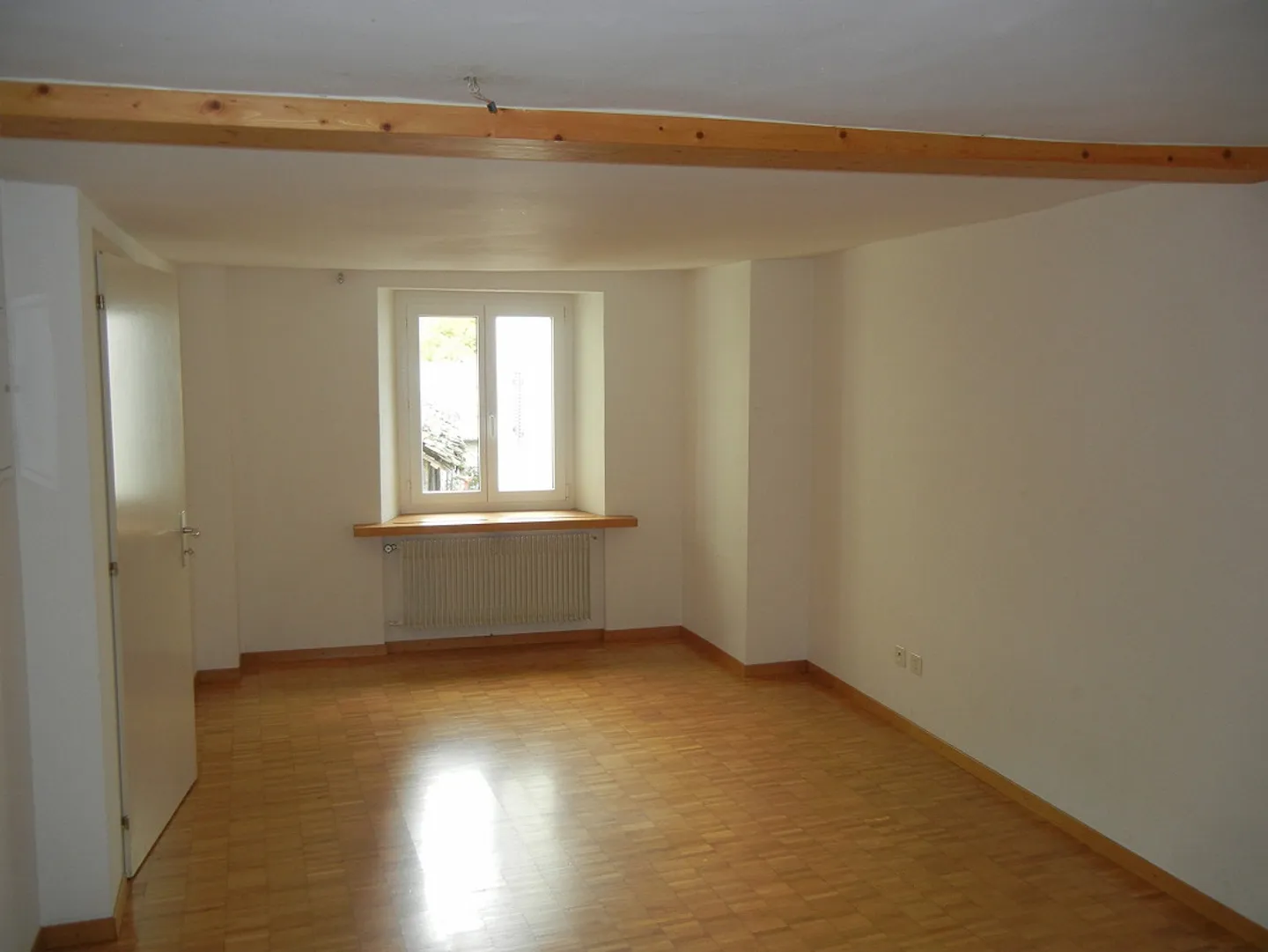 Renovated, large + bright 3 1/2 room apartment - Photo 12 of 14