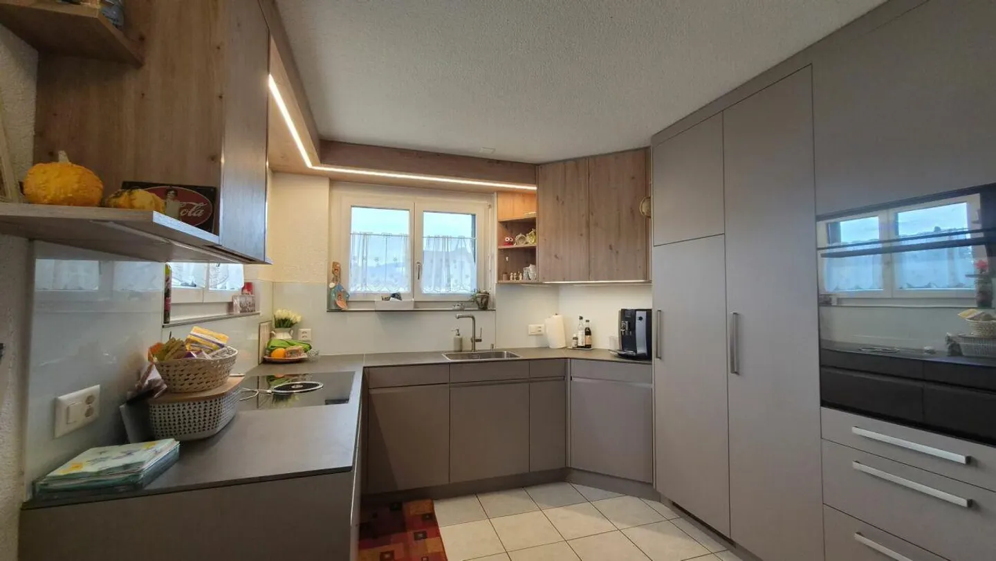 Sunny 4.5 Room Apartment with Fireplace - Photo 3 of 12