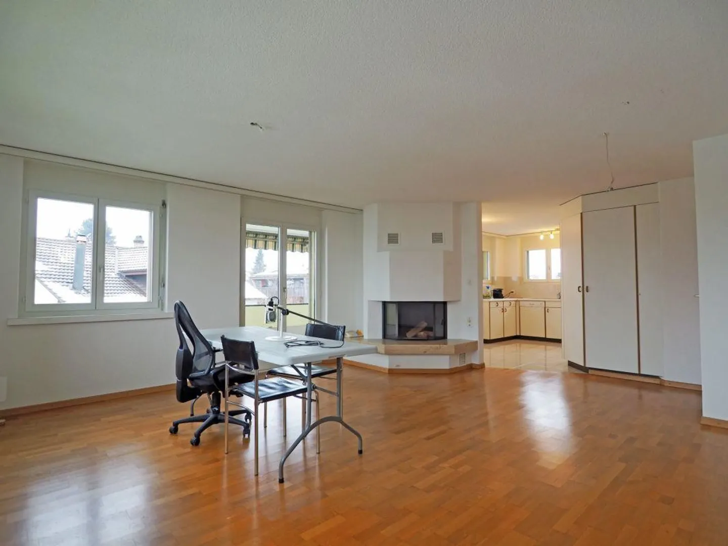 Sunny 4.5 Room Apartment with Fireplace - Photo 4 of 12
