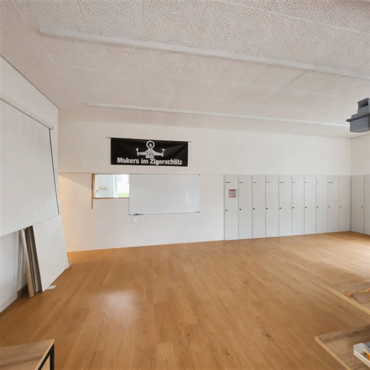 BHF Näfels-Mollis Attractive Sales, Gastro or Office Space - Photo 7 of 11