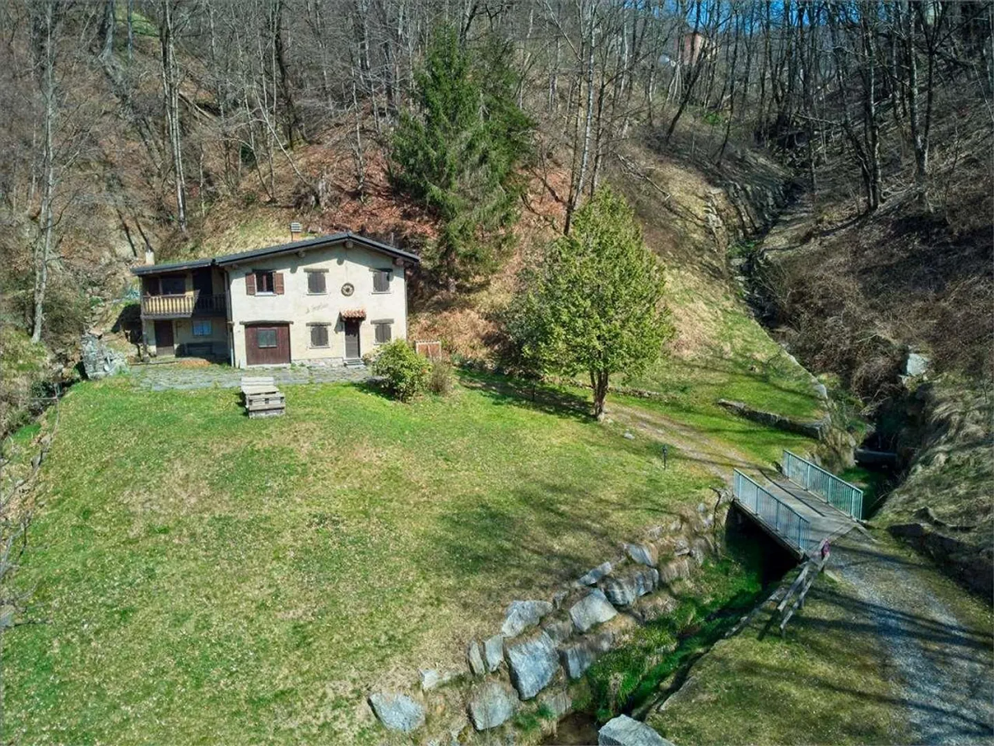 Rustico de conte de fées à Bogno (Val Colla-Lugano) - Photo 2 sur 13