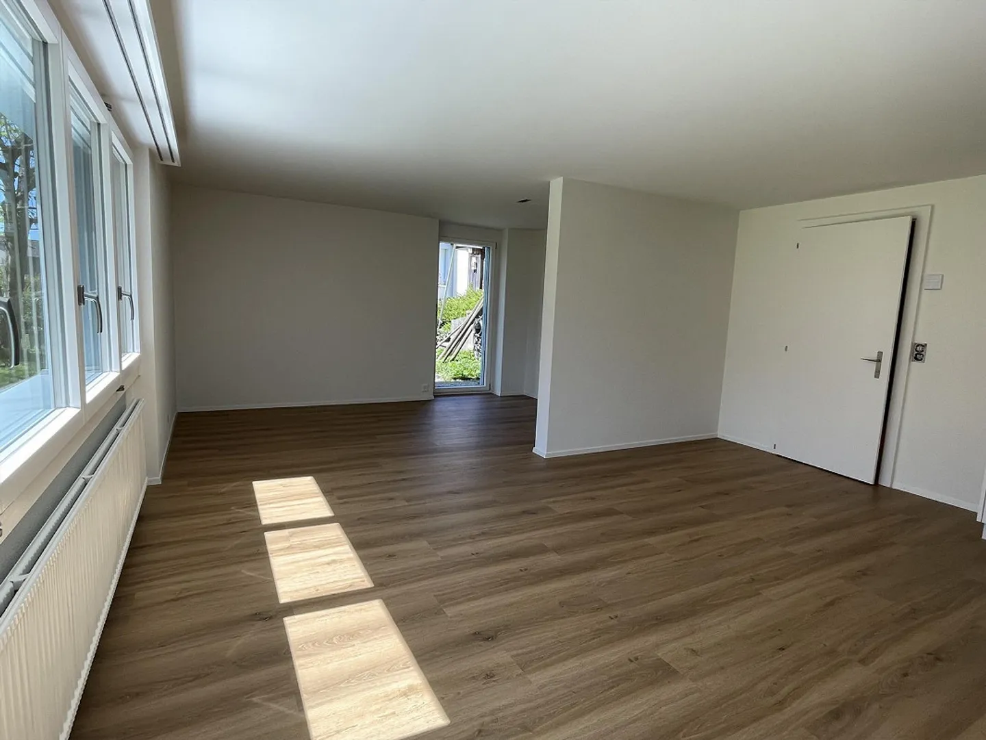 Appartement lumineux de 1,5 pièce avec coin salon ensoleillé - Photo 2 sur 12