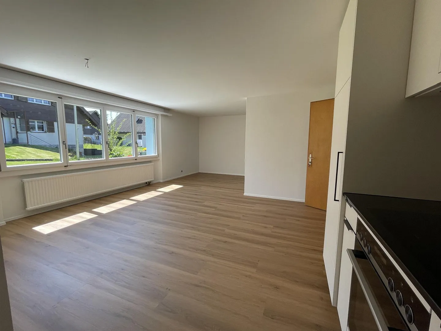 Appartement lumineux de 1,5 pièce avec coin salon ensoleillé - Photo 3 sur 12