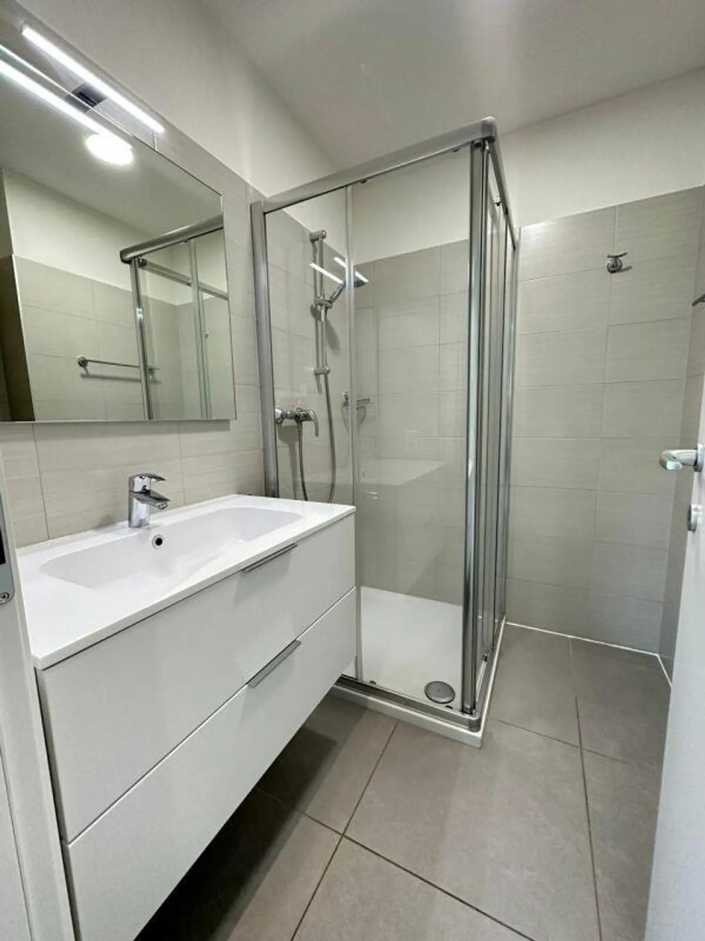 CRESCIANO | APPARTEMENT DE DEUX CHAMBRES RÉNOVÉ - Photo 5 sur 8