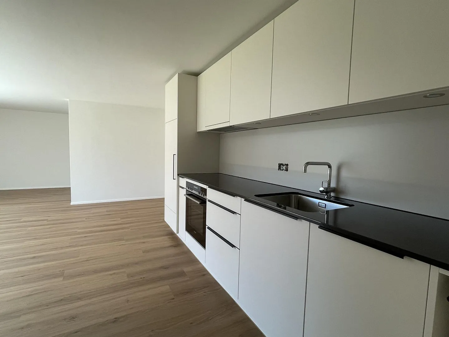 Appartement lumineux de 1,5 pièce avec coin salon ensoleillé - Photo 8 sur 12