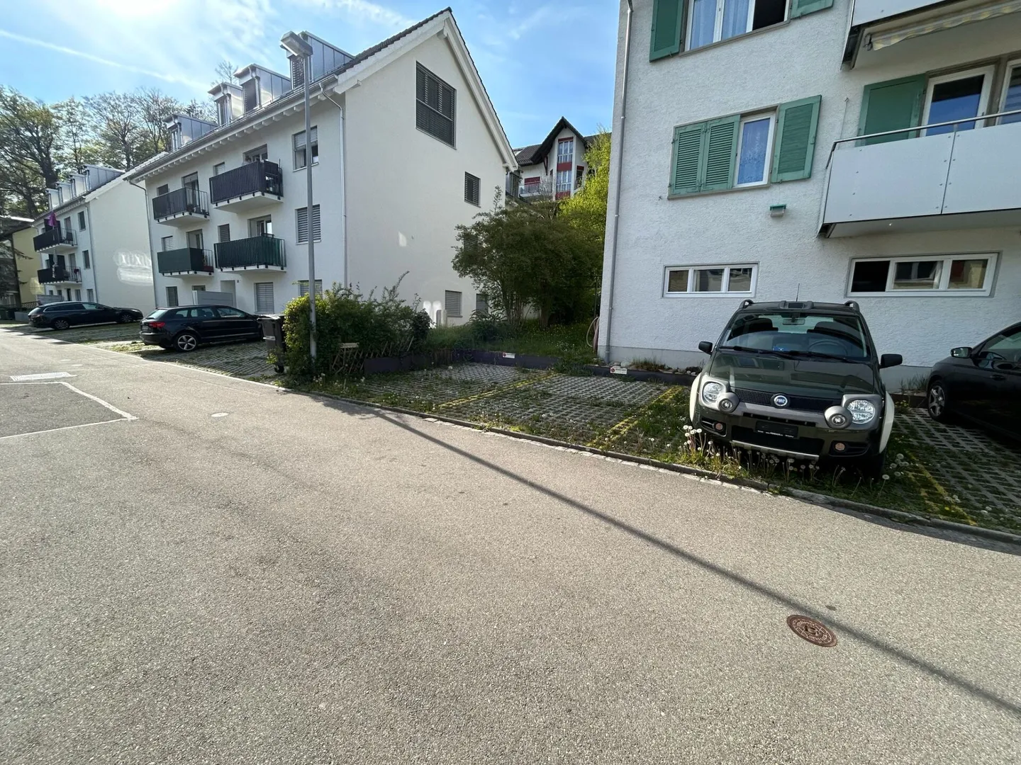 1 grosser Aussenparkplatz - Foto 4 von 4