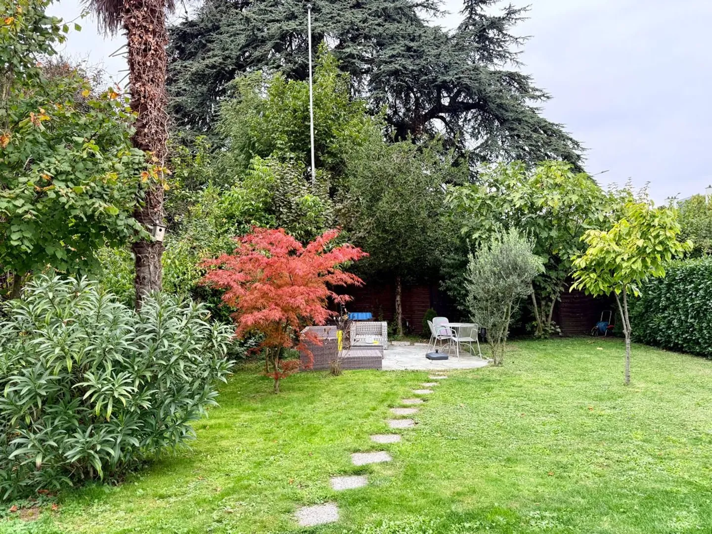 Charming terraced house with a gable, just two steps from the city center and the Nyon train station - Photo 1 of 13