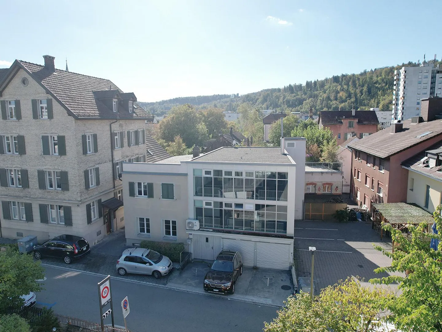 Propriété commerciale polyvalente dans un emplacement central - Photo 1 sur 19