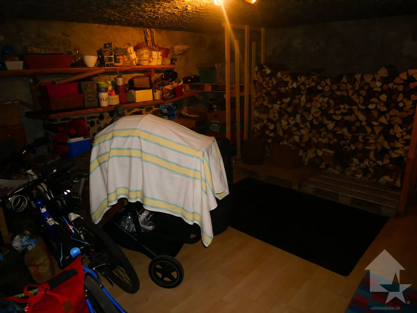 Geräumiges Dorfhaus mit 7,5 Zimmern im Herzen von Orsières - Foto 18 von 19