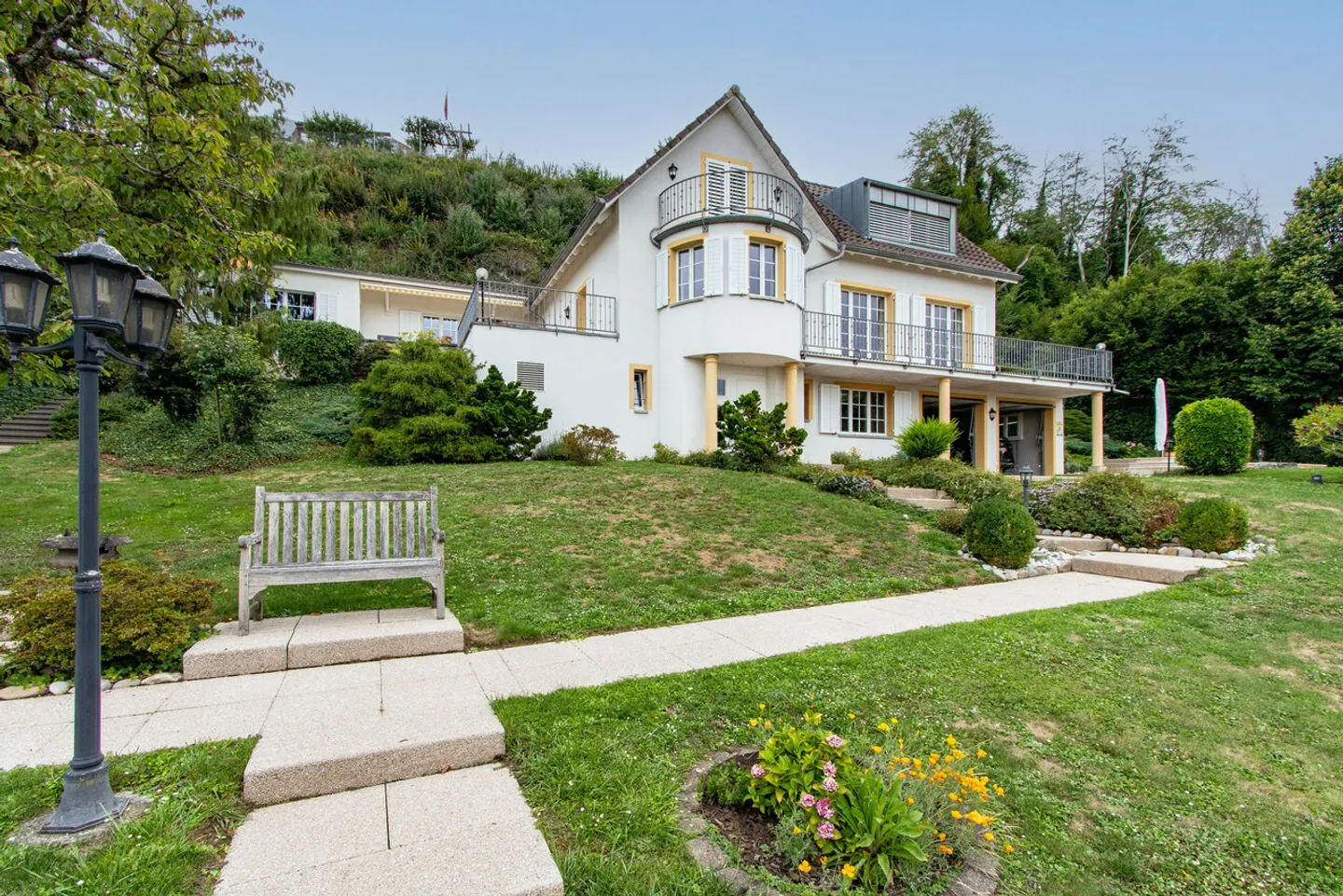 Villa esclusiva con vista mozzafiato sul lago e sulle Alpi e oasi con piscina - Foto 2 di 19