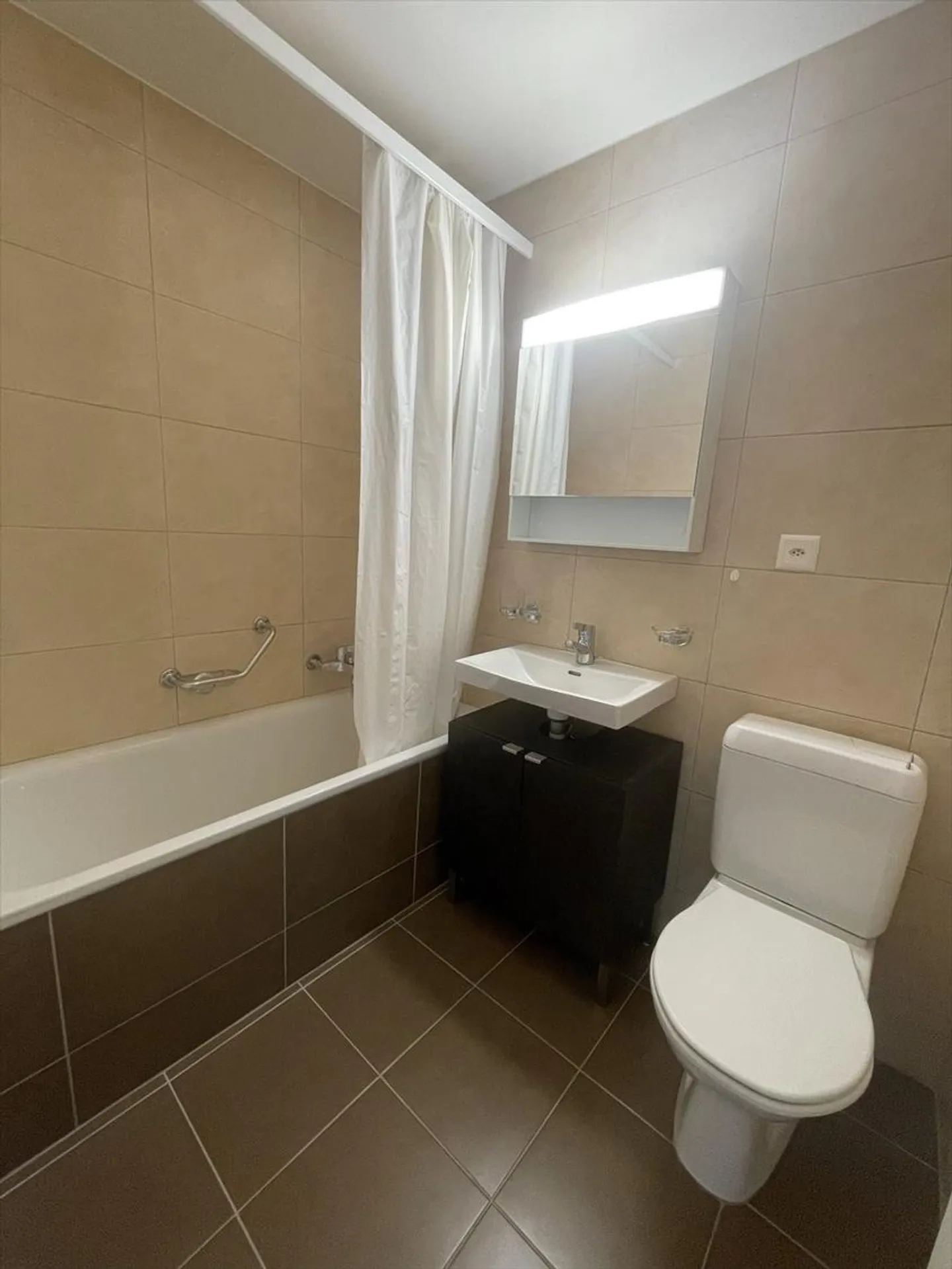 2 ROOMS WITH OUTDOOR PARKING SPACE - Photo 3 of 6