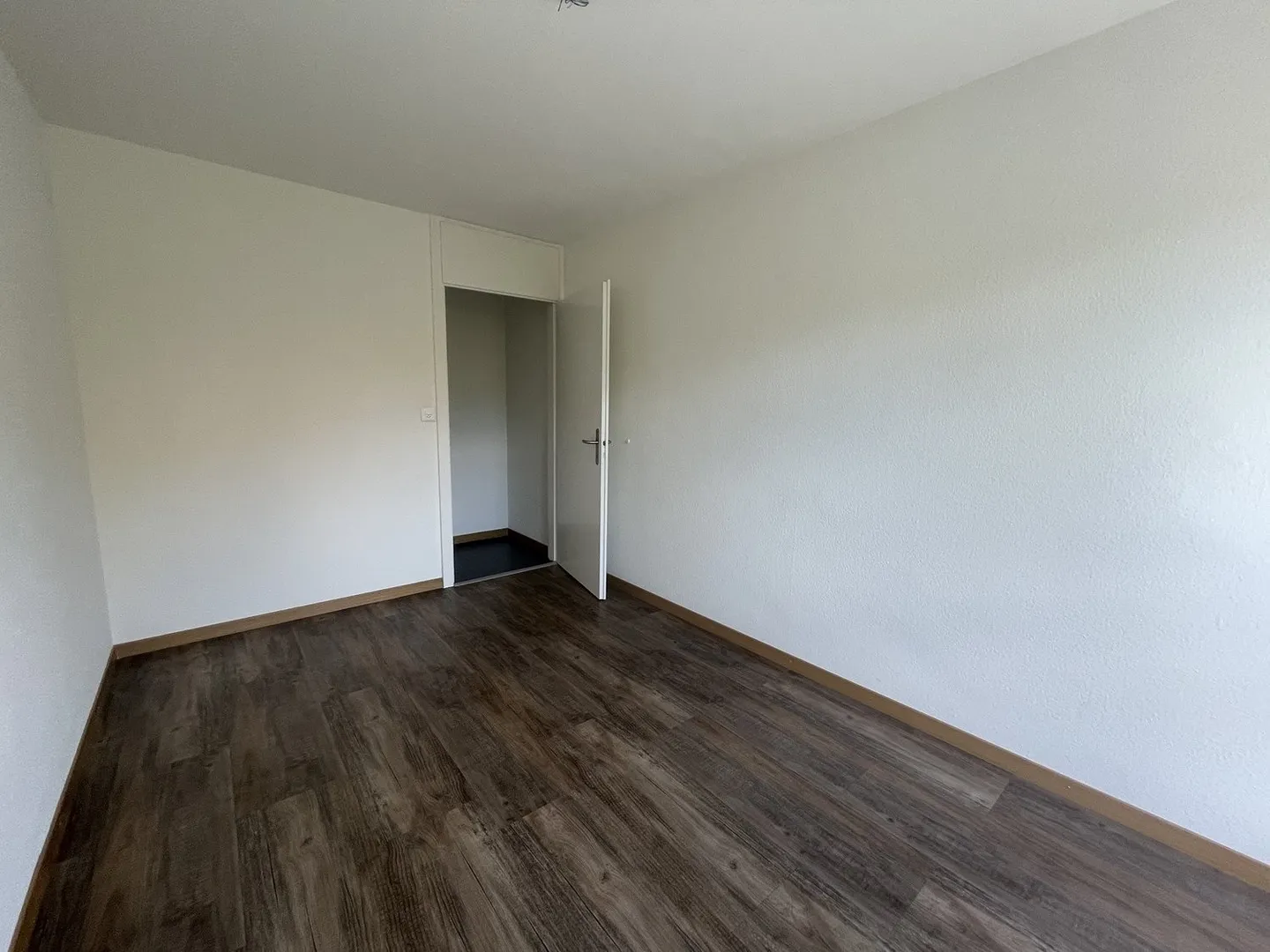 2 ROOMS WITH OUTDOOR PARKING SPACE - Photo 4 of 6