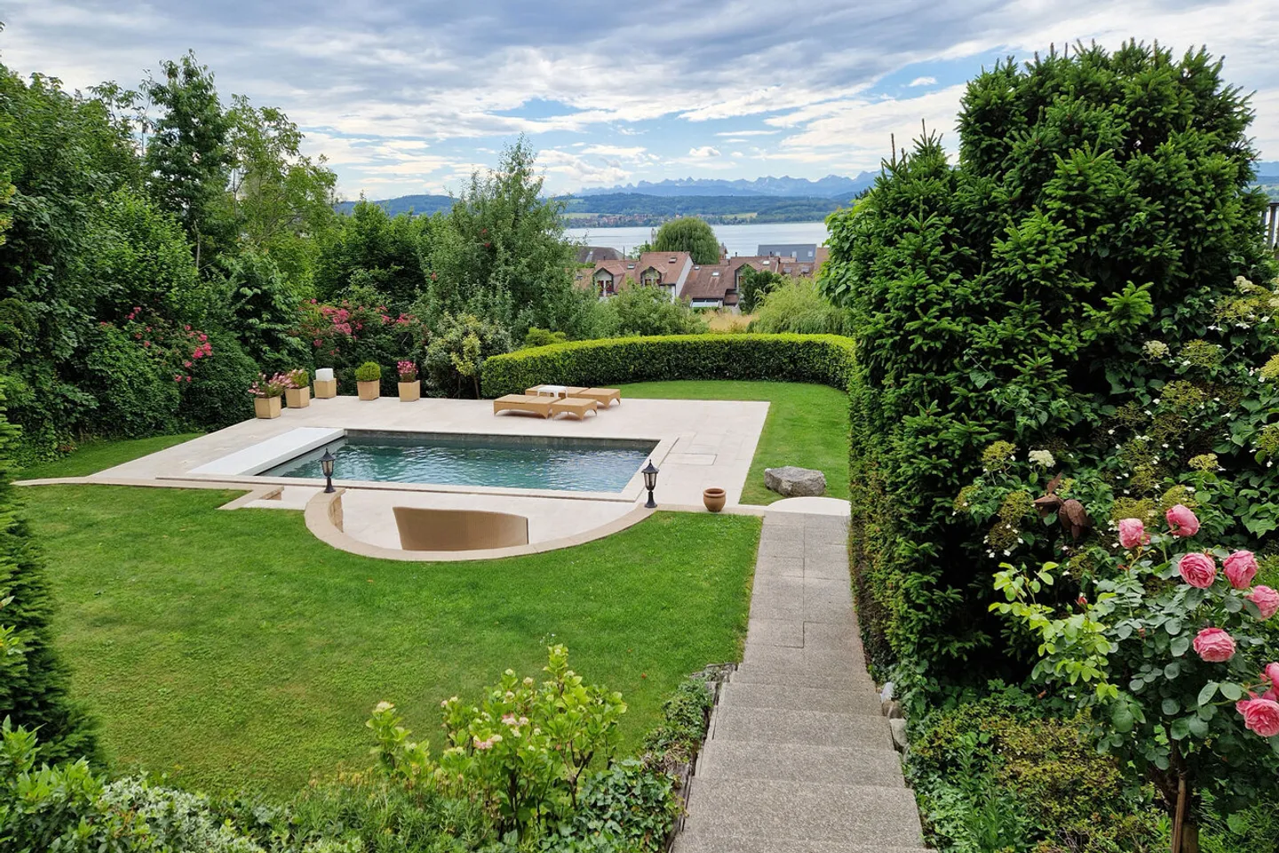 Villa esclusiva con vista mozzafiato sul lago e sulle Alpi e oasi con piscina - Foto 4 di 19