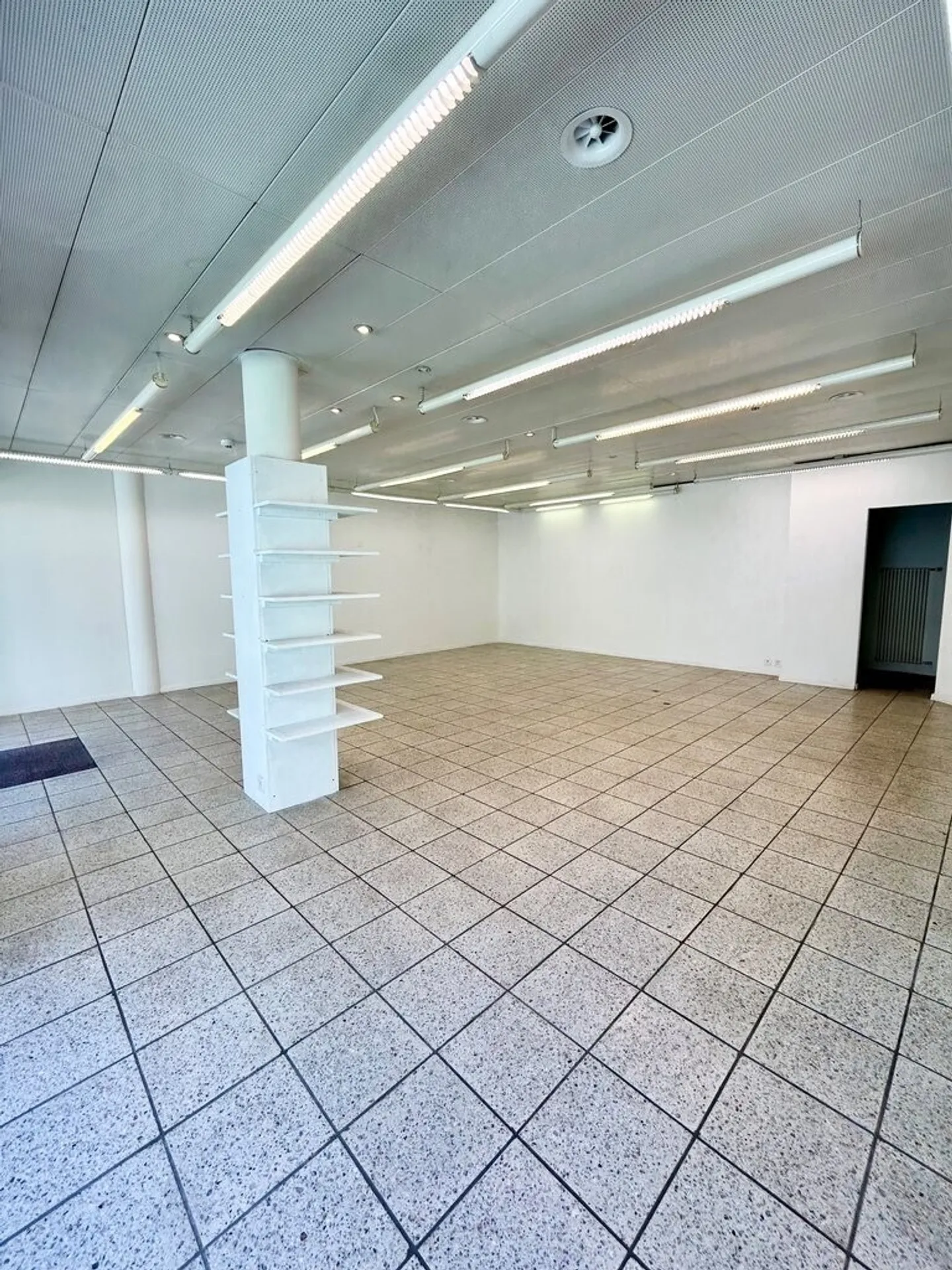 Arcade au centre ville de Sierre à louer de suite ou à convenir - Photo 6 sur 7