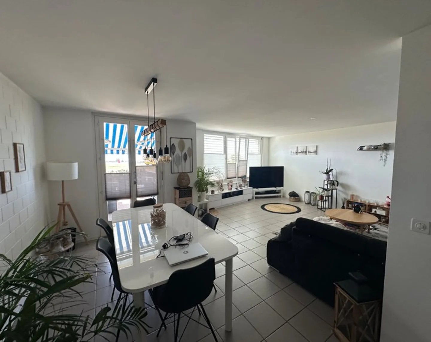 3.5 Room Apartment - Photo 3 of 12