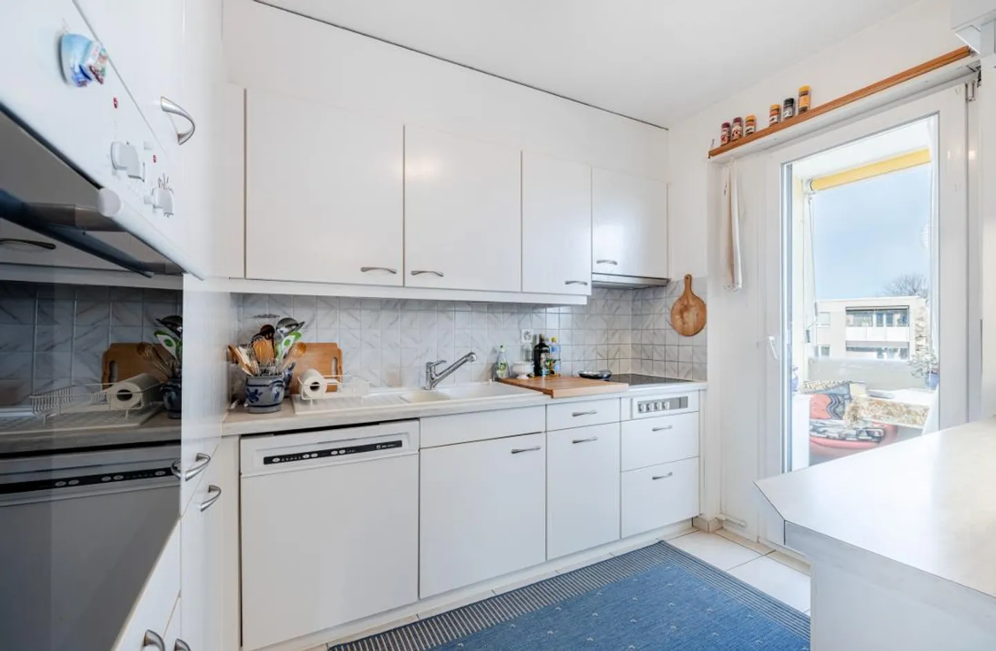 3.5 Rooms with Charm in a Sunny Location and Surrounded by Nature - Photo 5 of 10