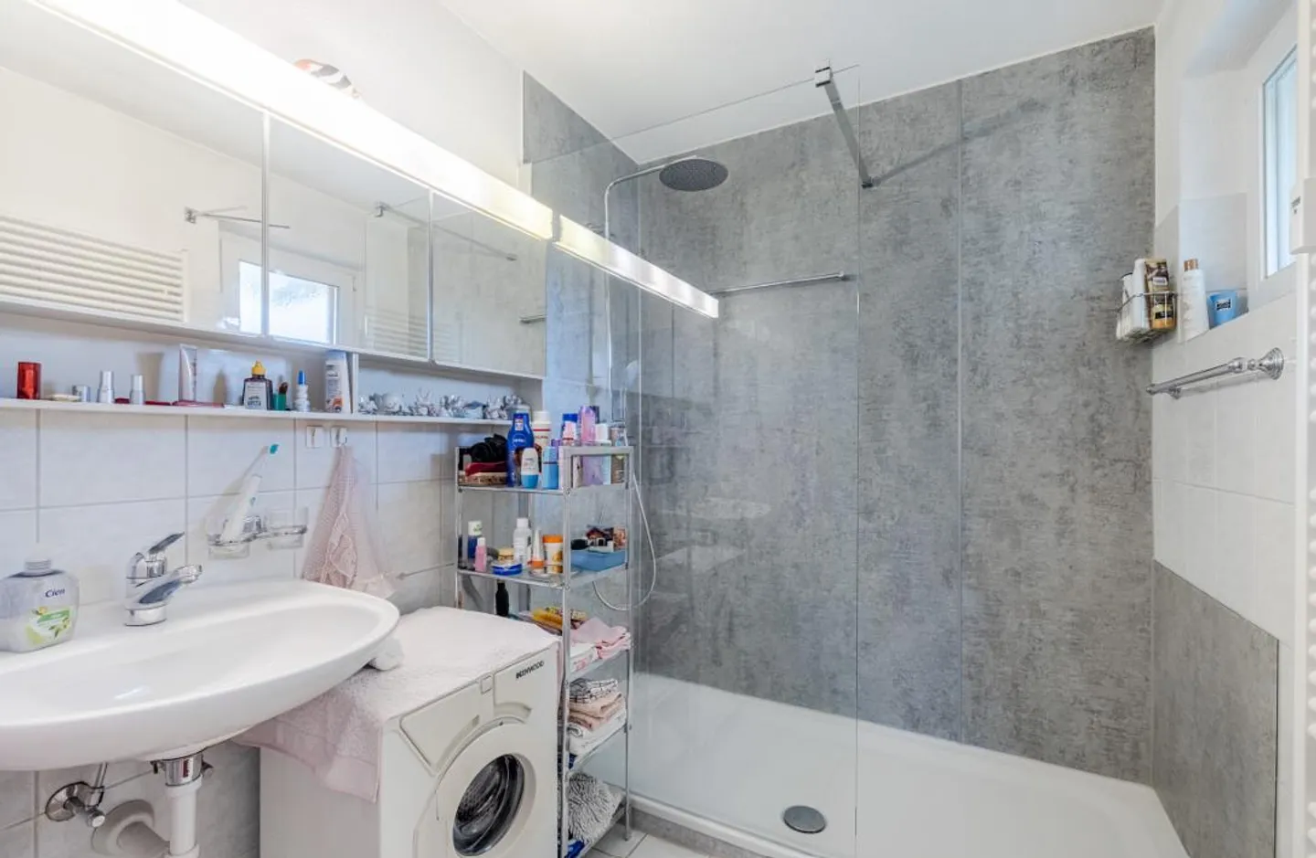 3.5 Rooms with Charm in a Sunny Location and Surrounded by Nature - Photo 8 of 10