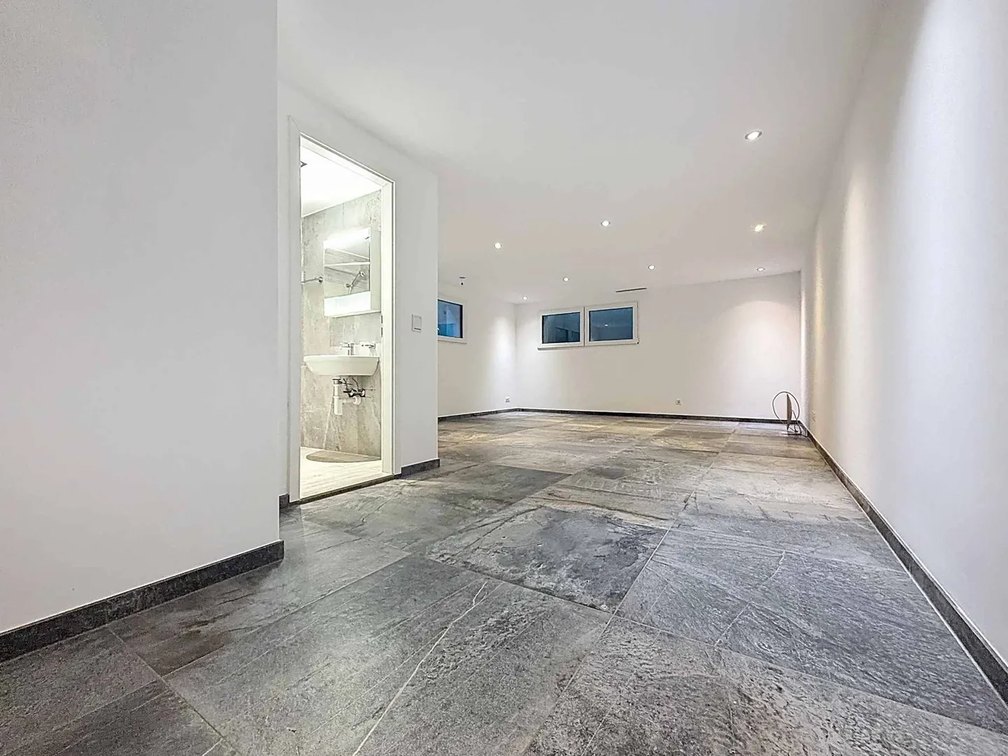 Duplex avec 4,5 pièces, cave, jardin et vue sur le lac - Photo 8 sur 13