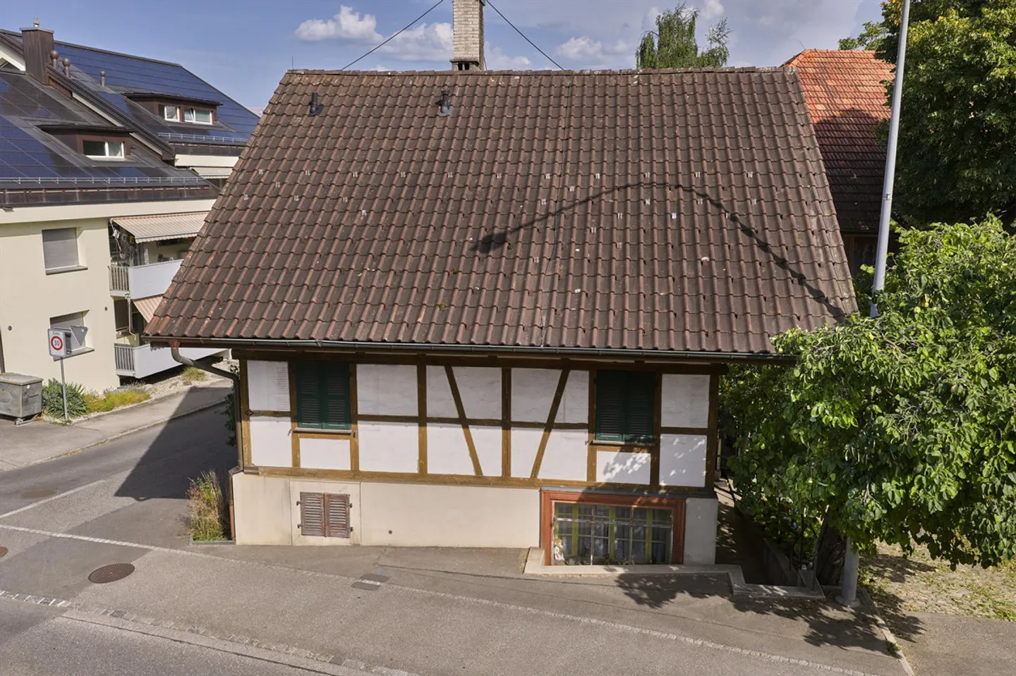 3-Familienhaus an zentraler Lage mit viel Potenzial - Foto 2 von 7