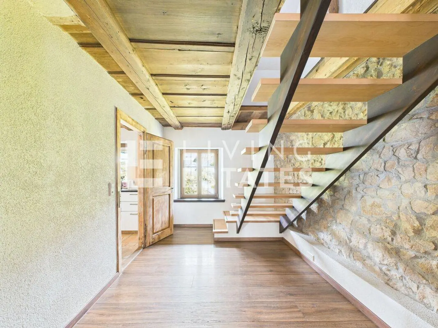Charming Maisonette with Plenty of Space and Unique Living Environment - Photo 5 of 16