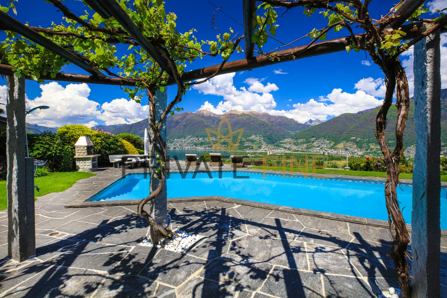 Holiday Villa - Hideaway with Large Pool and Stunning Lake View - Photo 6 of 31