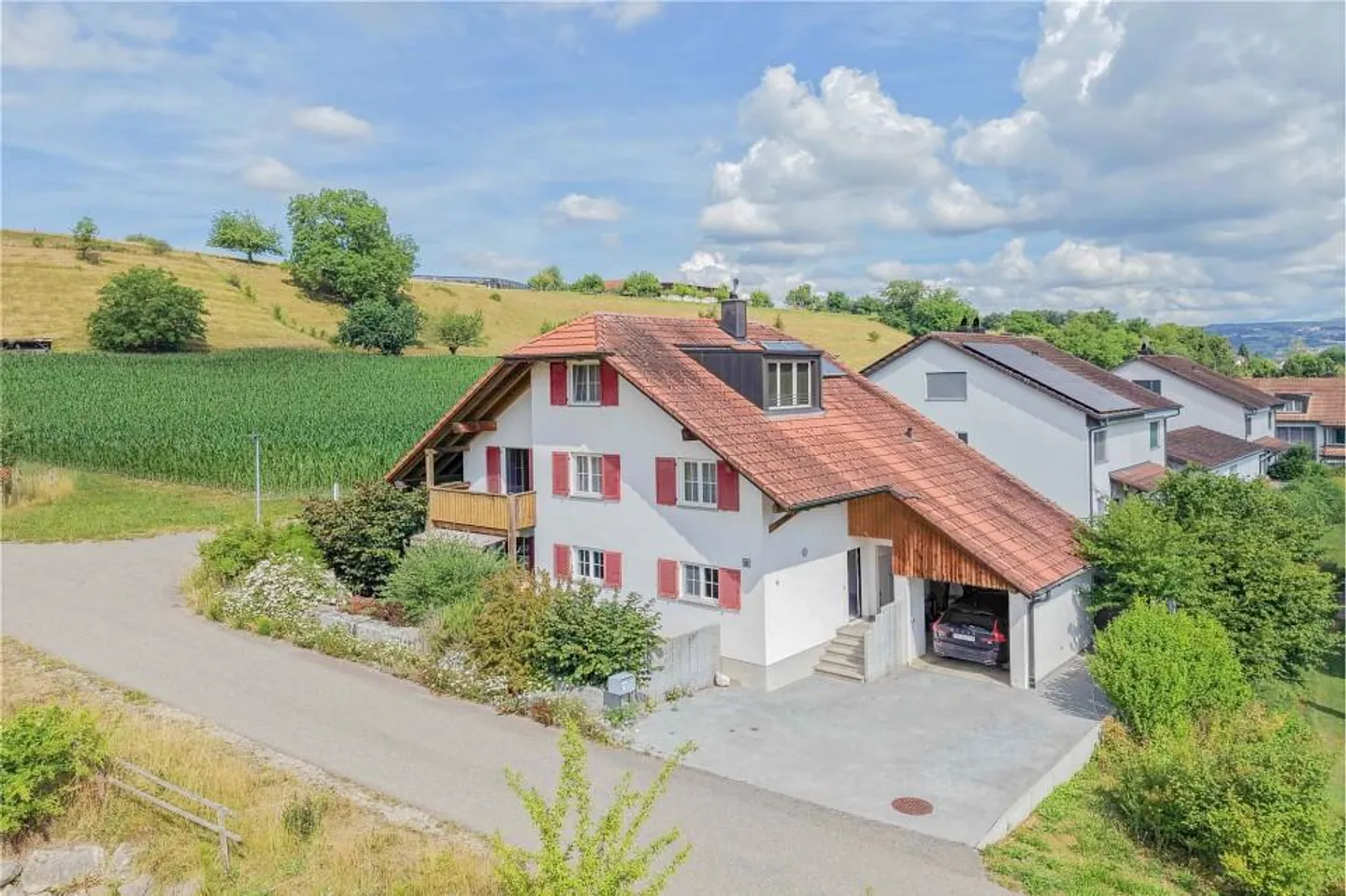 Geräumiges Familienhaus mit Aussicht - Foto 1 von 13