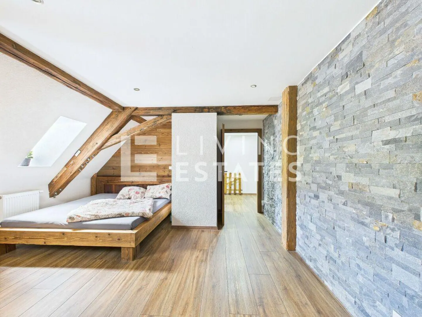 Charming Maisonette with Plenty of Space and Unique Living Environment - Photo 7 of 16