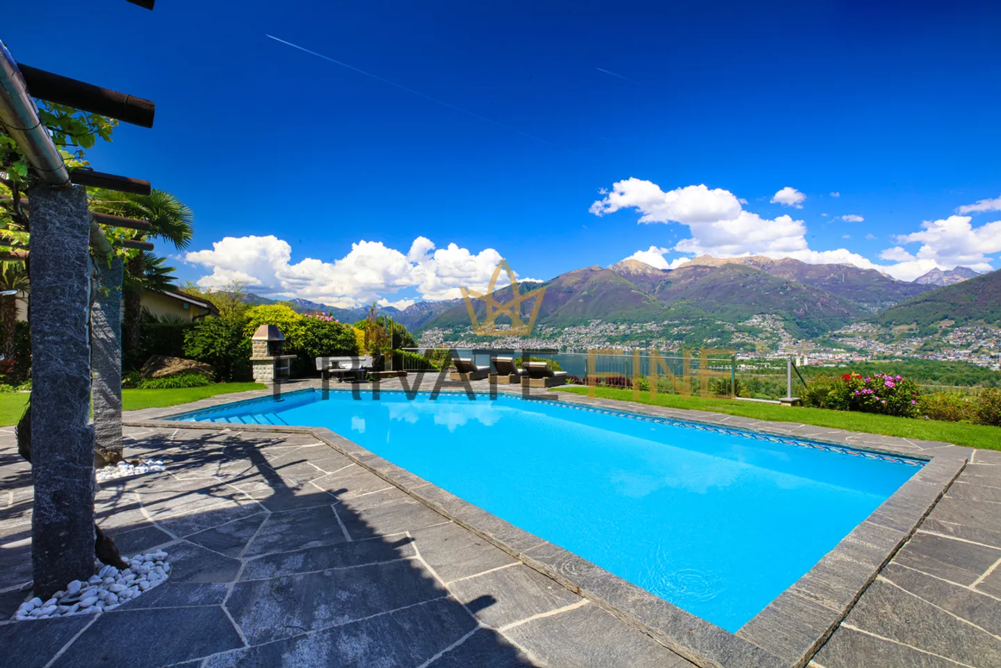 Holiday Villa - Hideaway with Large Pool and Stunning Lake View - Photo 4 of 31