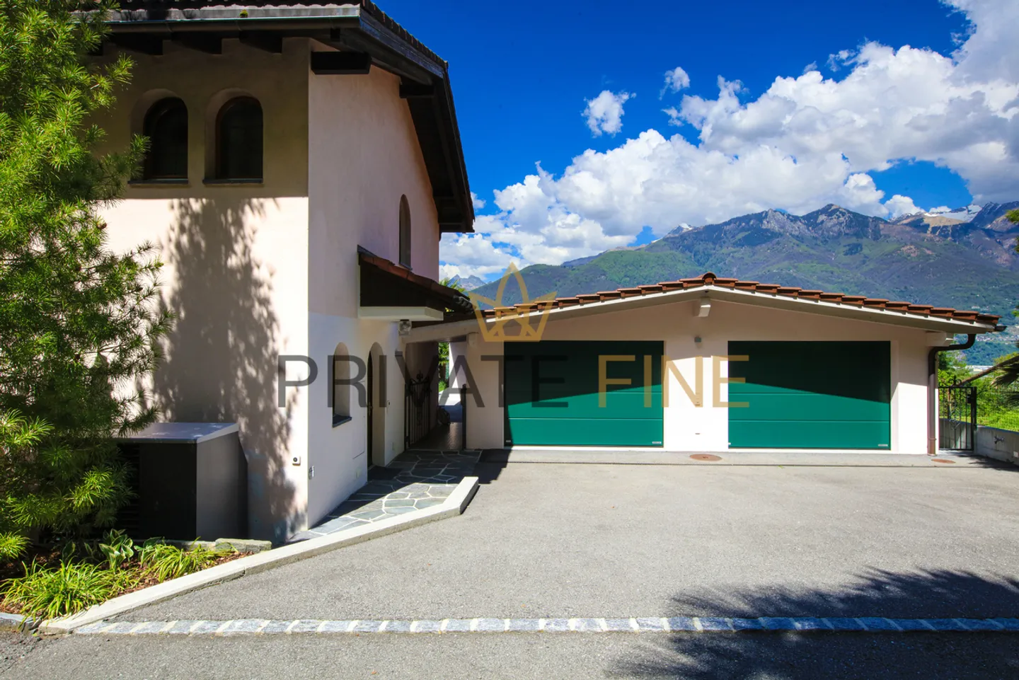 Holiday Villa - Hideaway with Large Pool and Stunning Lake View - Photo 12 of 31