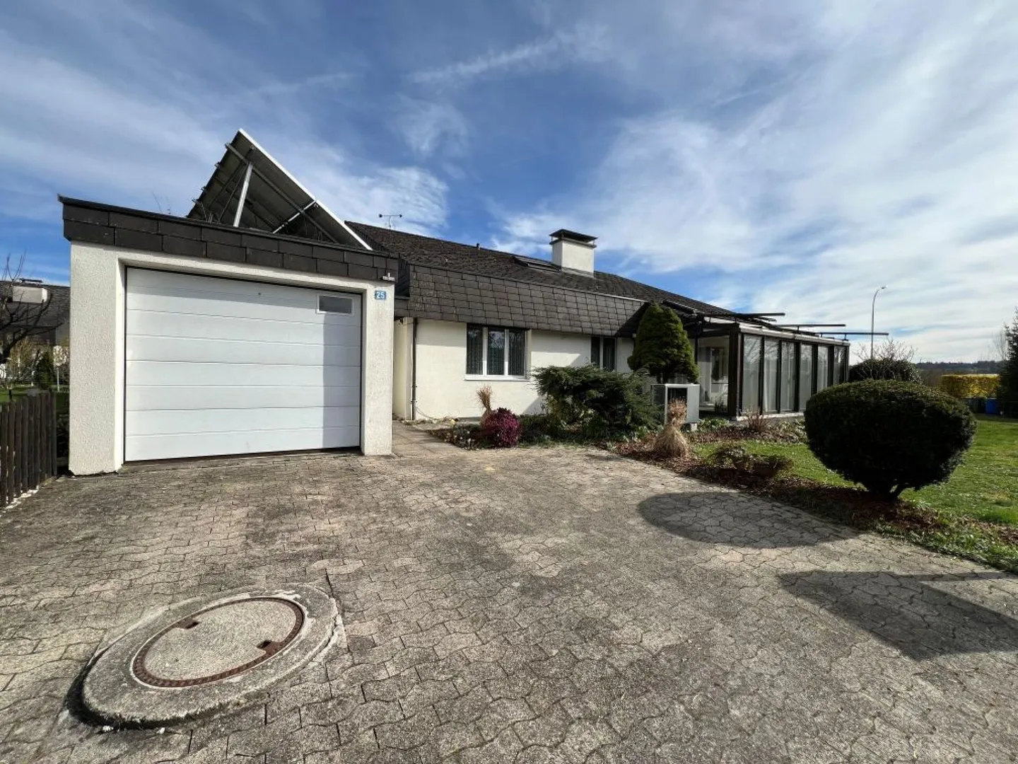 Einfamilienhaus mit Einliegerwohnung - Foto 1 von 15