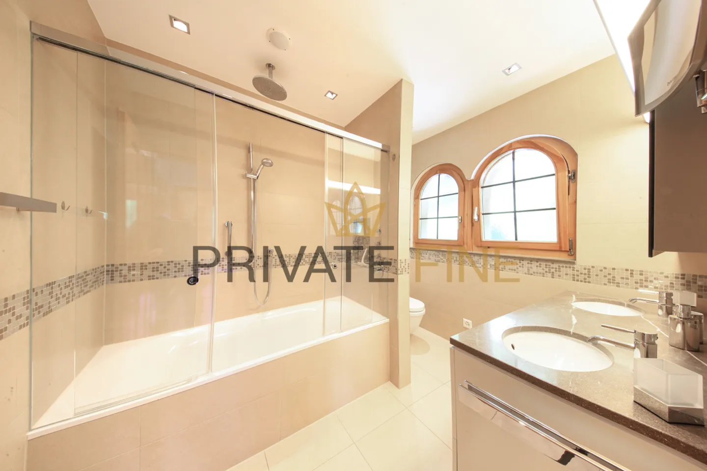 Holiday Villa - Hideaway with Large Pool and Stunning Lake View - Photo 21 of 31