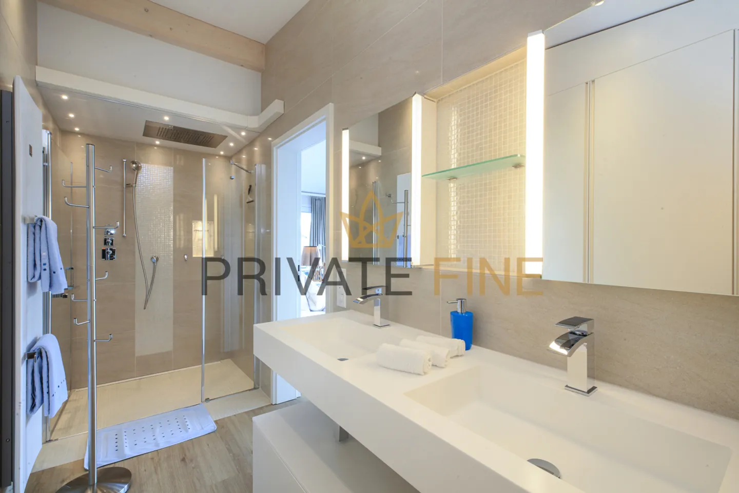 Holiday Villa - Hideaway with Large Pool and Stunning Lake View - Photo 23 of 31