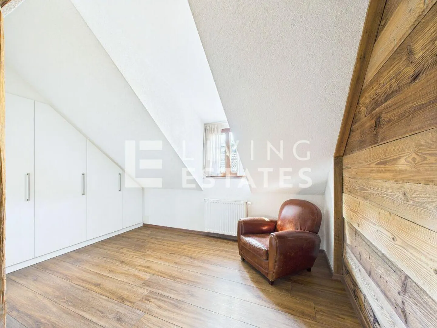 Charming Maisonette with Plenty of Space and Unique Living Environment - Photo 10 of 16
