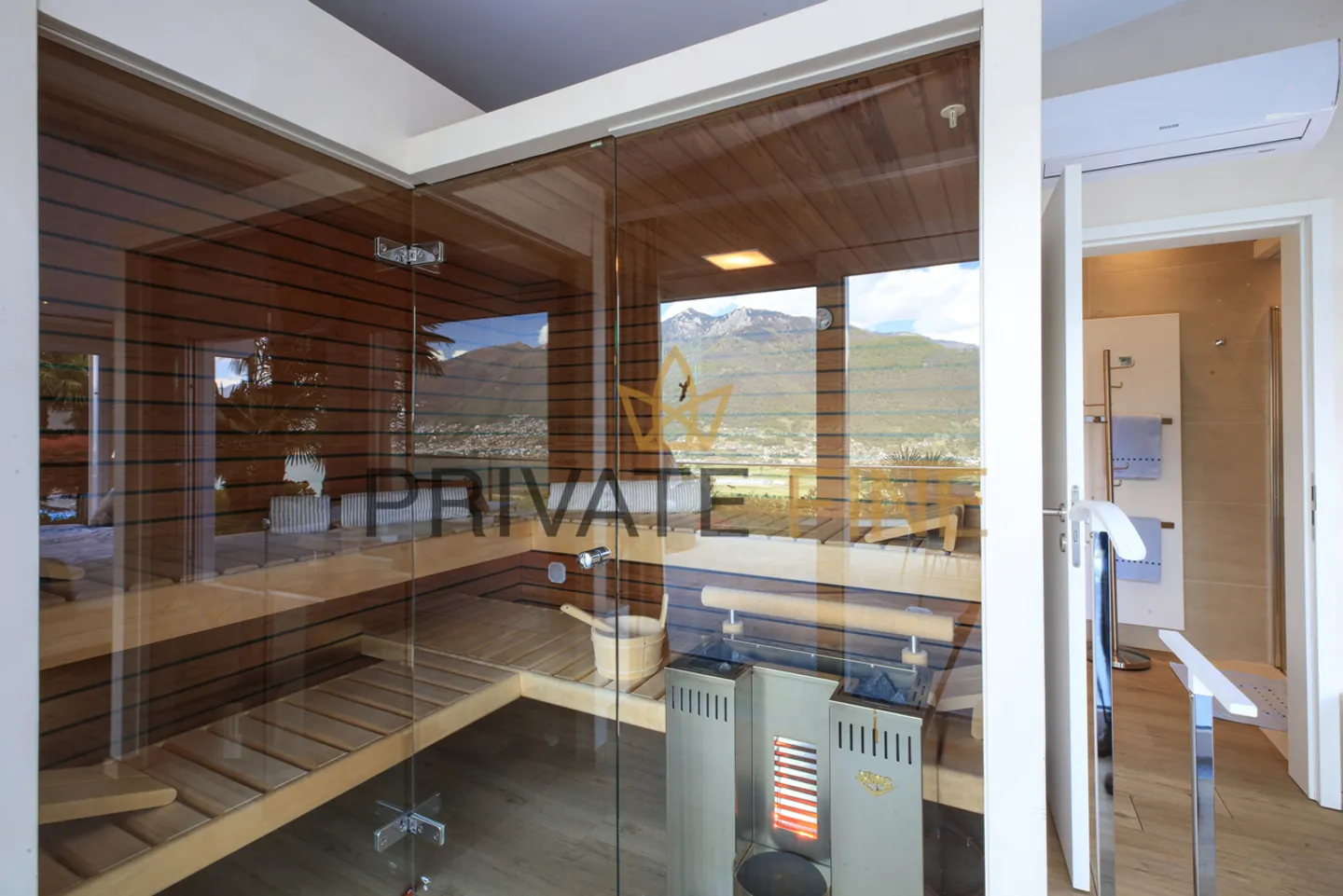 Holiday Villa - Hideaway with Large Pool and Stunning Lake View - Photo 24 of 31