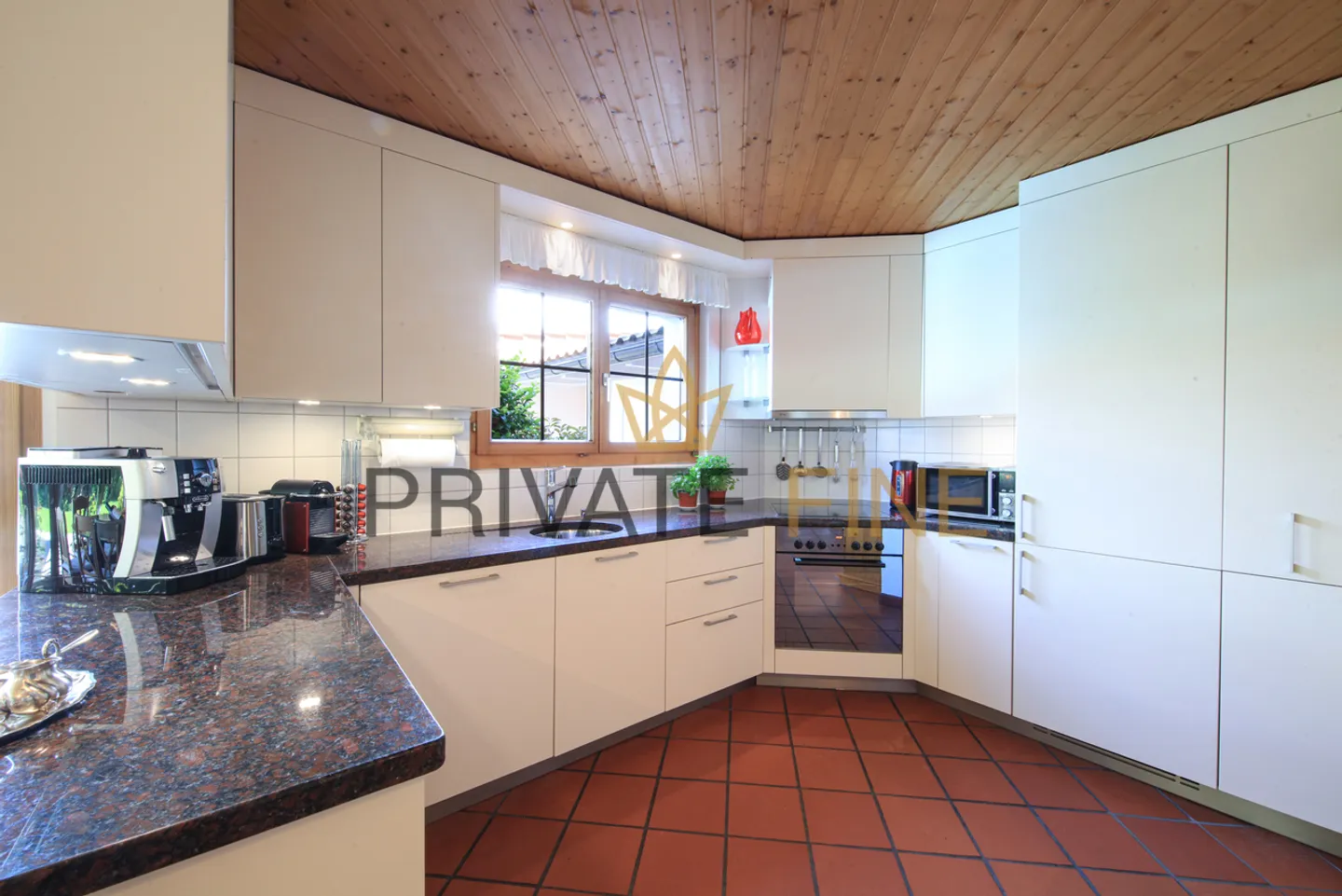 Holiday Villa - Hideaway with Large Pool and Stunning Lake View - Photo 28 of 31