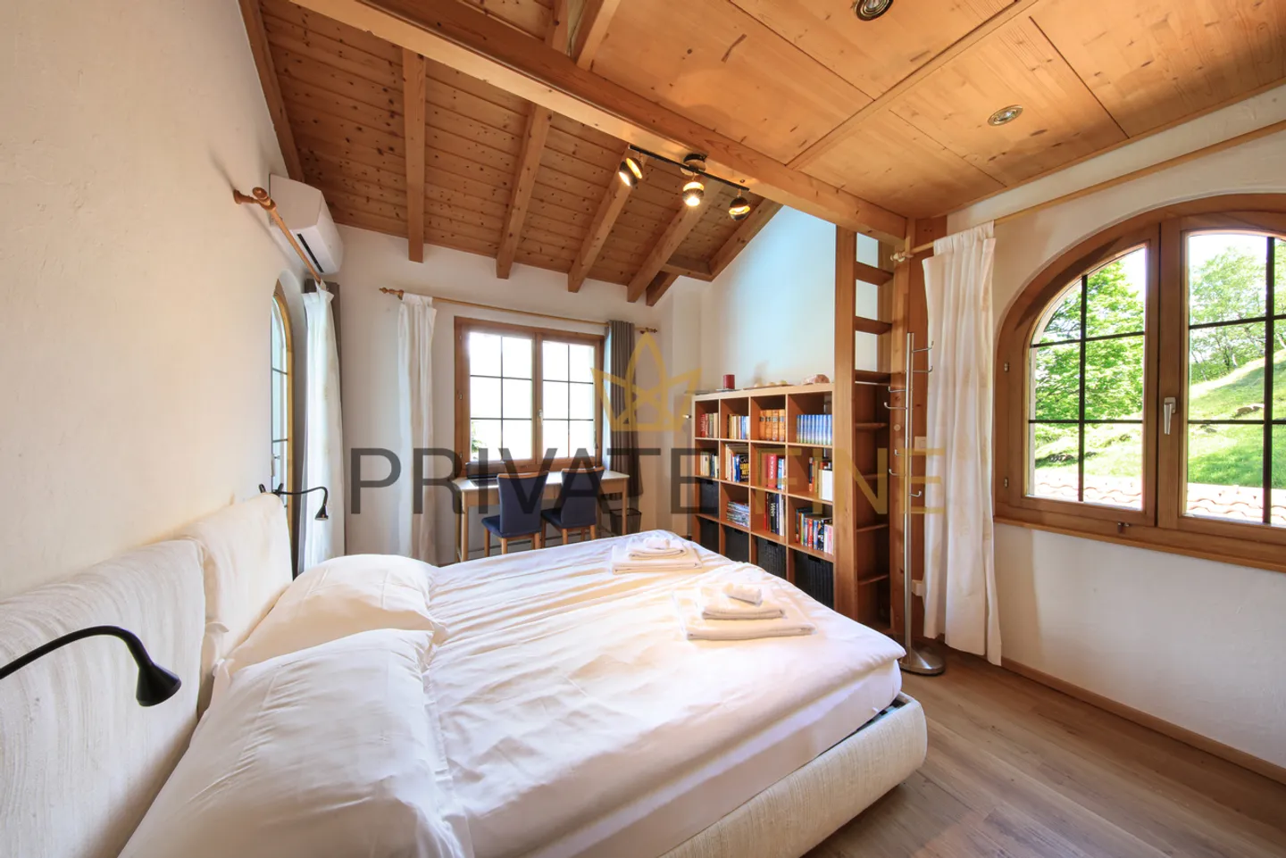 Holiday Villa - Hideaway with Large Pool and Stunning Lake View - Photo 17 of 31