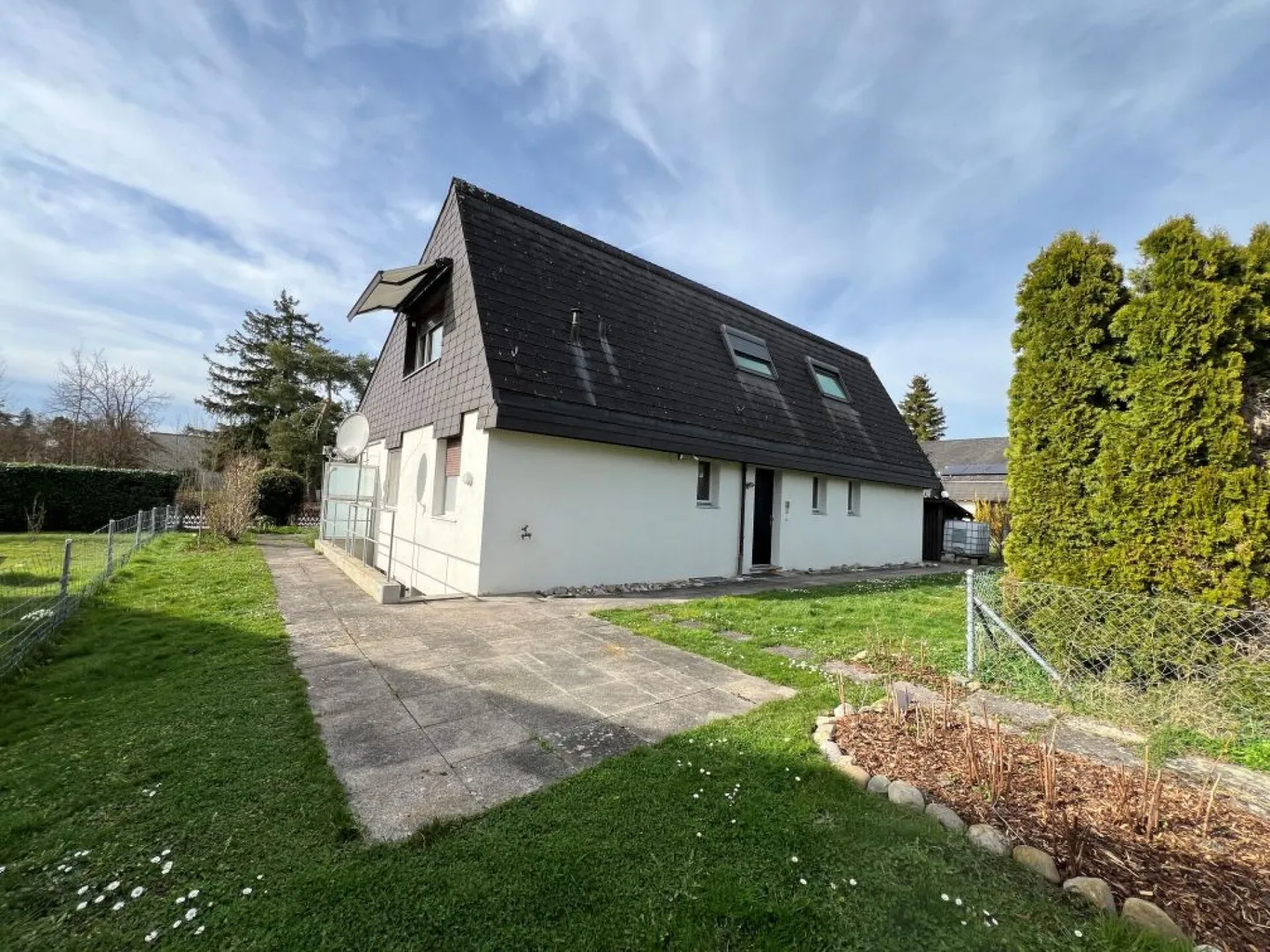 Einfamilienhaus mit Einliegerwohnung - Foto 3 von 15