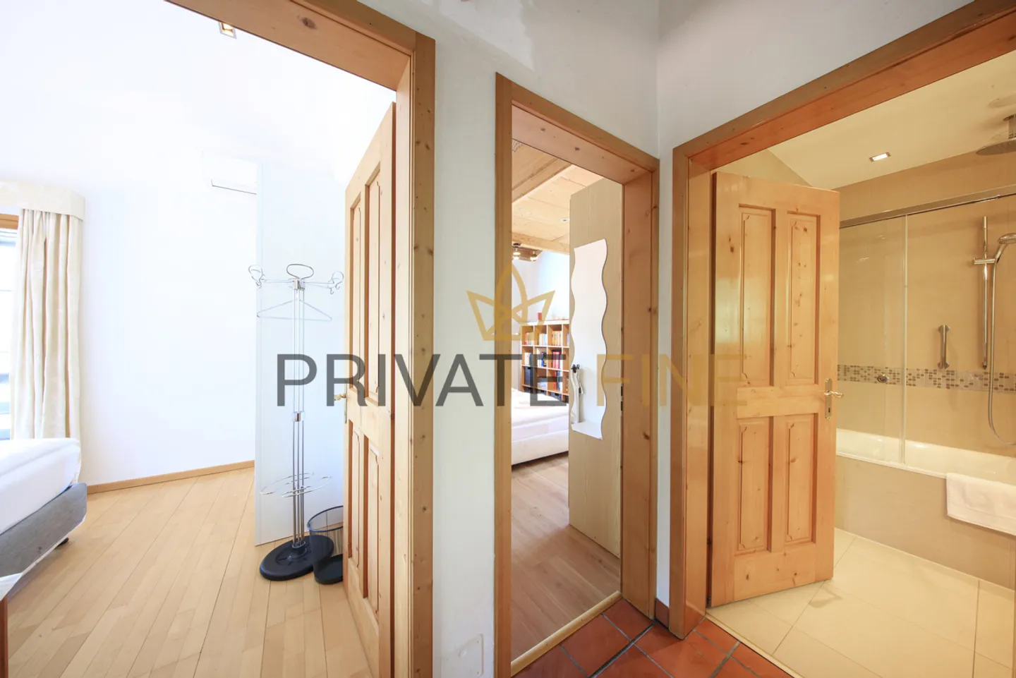 Holiday Villa - Hideaway with Large Pool and Stunning Lake View - Photo 20 of 31