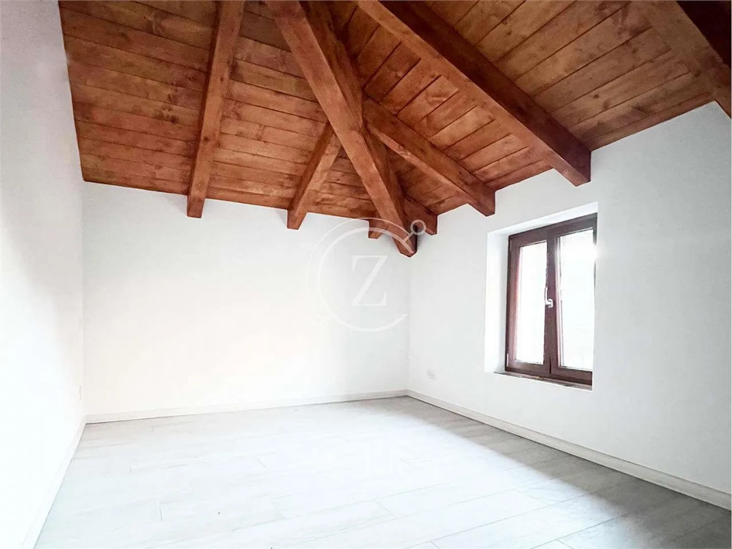 BIRONICO - Attic apartment with 3.5 rooms - Photo 2 of 5