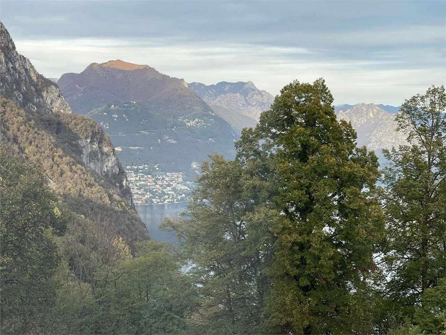 Modern apartment in Lugano with panoramic lake view - Photo 3 of 13