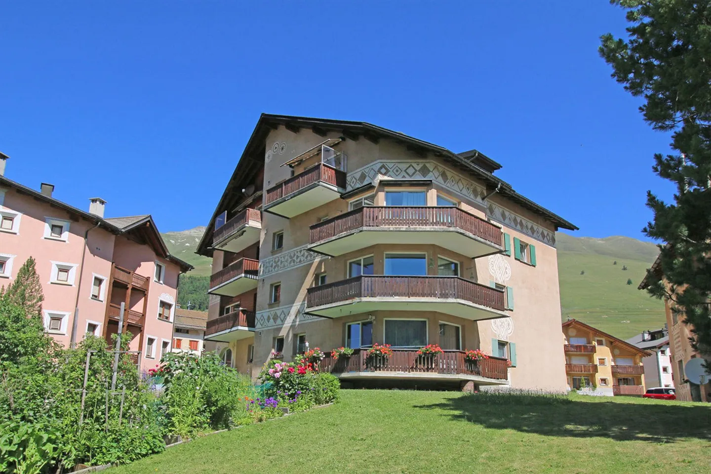Appartamento attico di 3,5 locali ben tenuto con balcone - Foto 1 di 13
