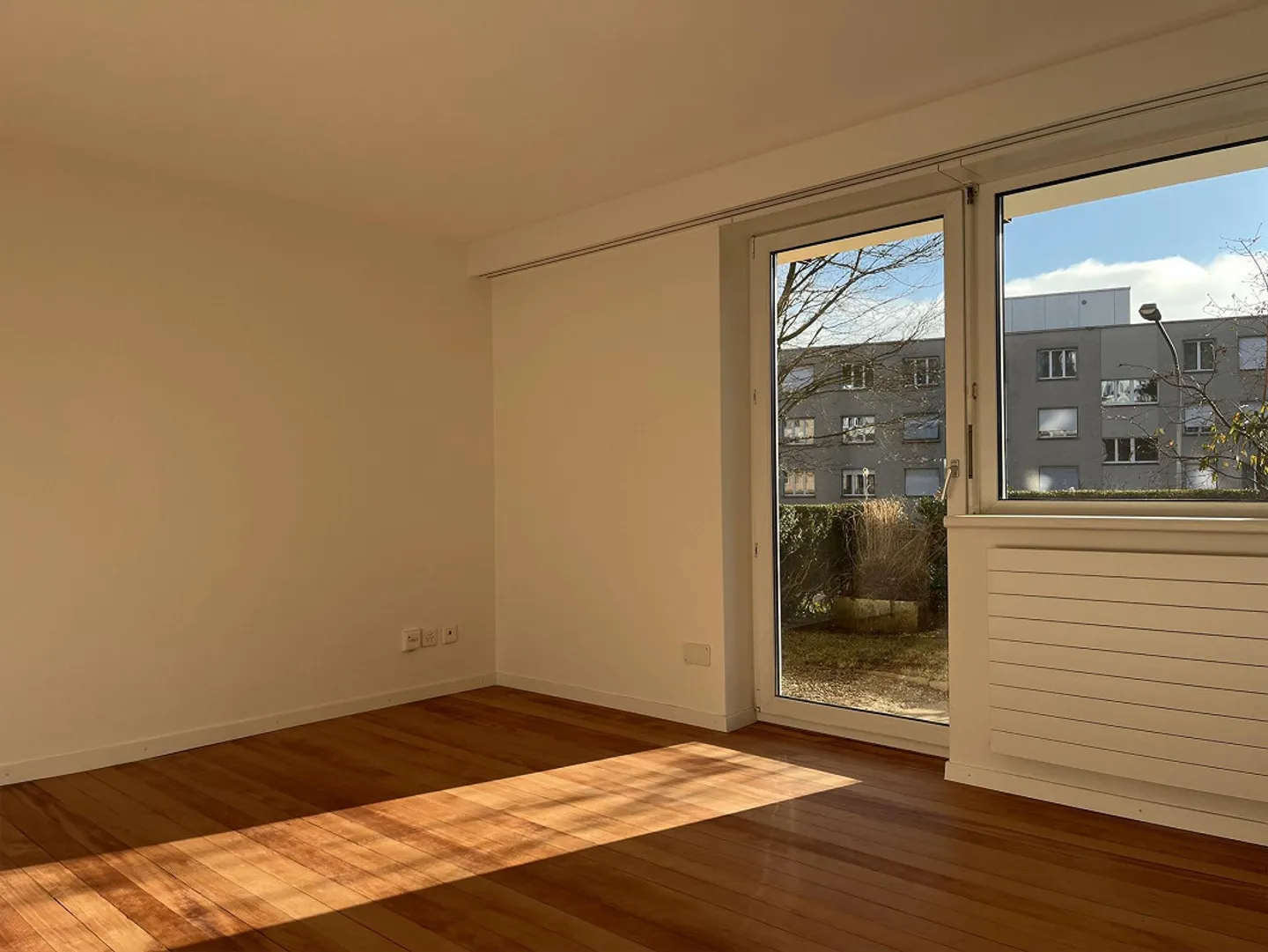 Charming and Sunny Garden Apartment - Photo 3 of 11